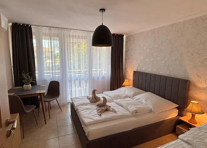 Aranypart 49-51 Apartman