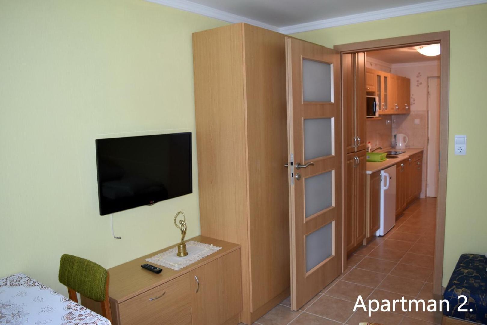Apartment Aranypart 49-51 *