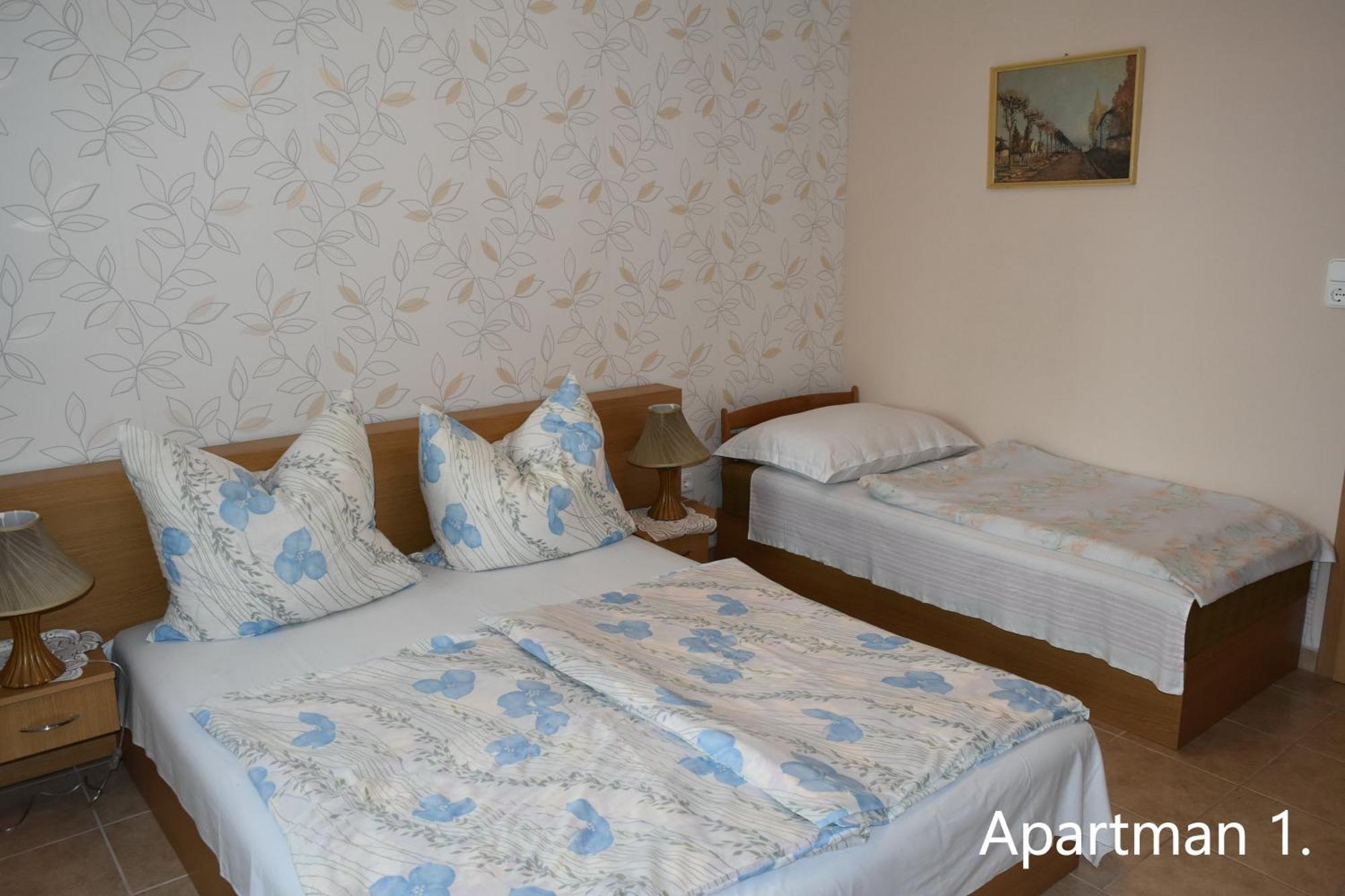 Aranypart 49-51 Apartment