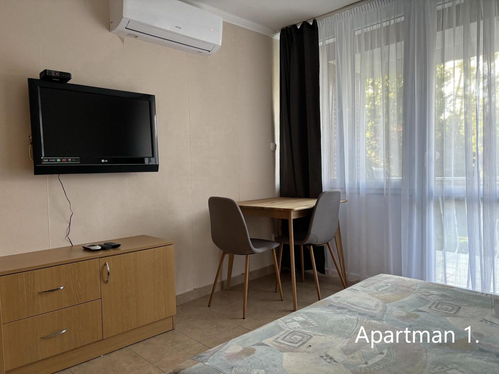 Apartment Aranypart 49-51 *