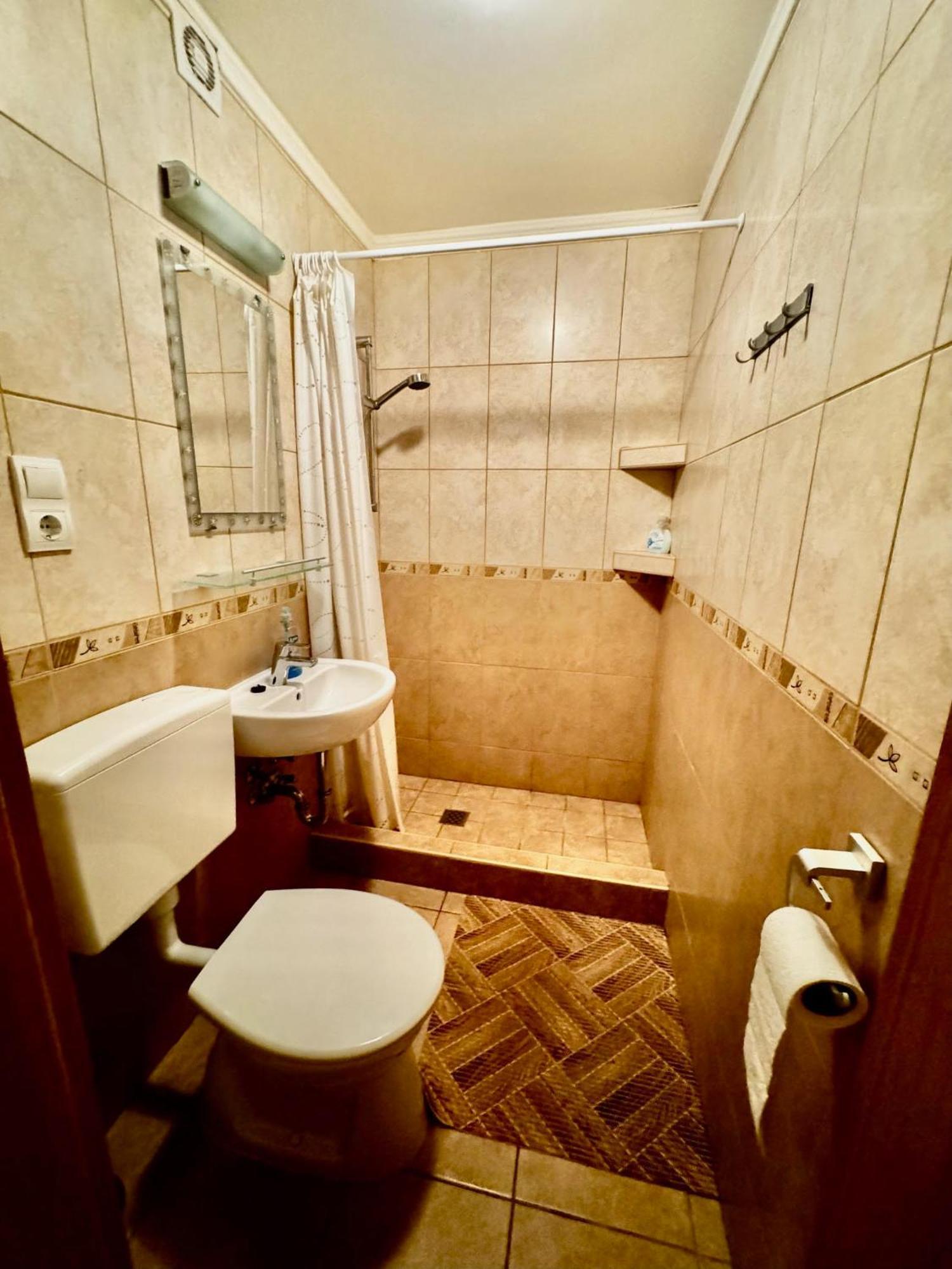 Apartment Aranypart 49-51 *