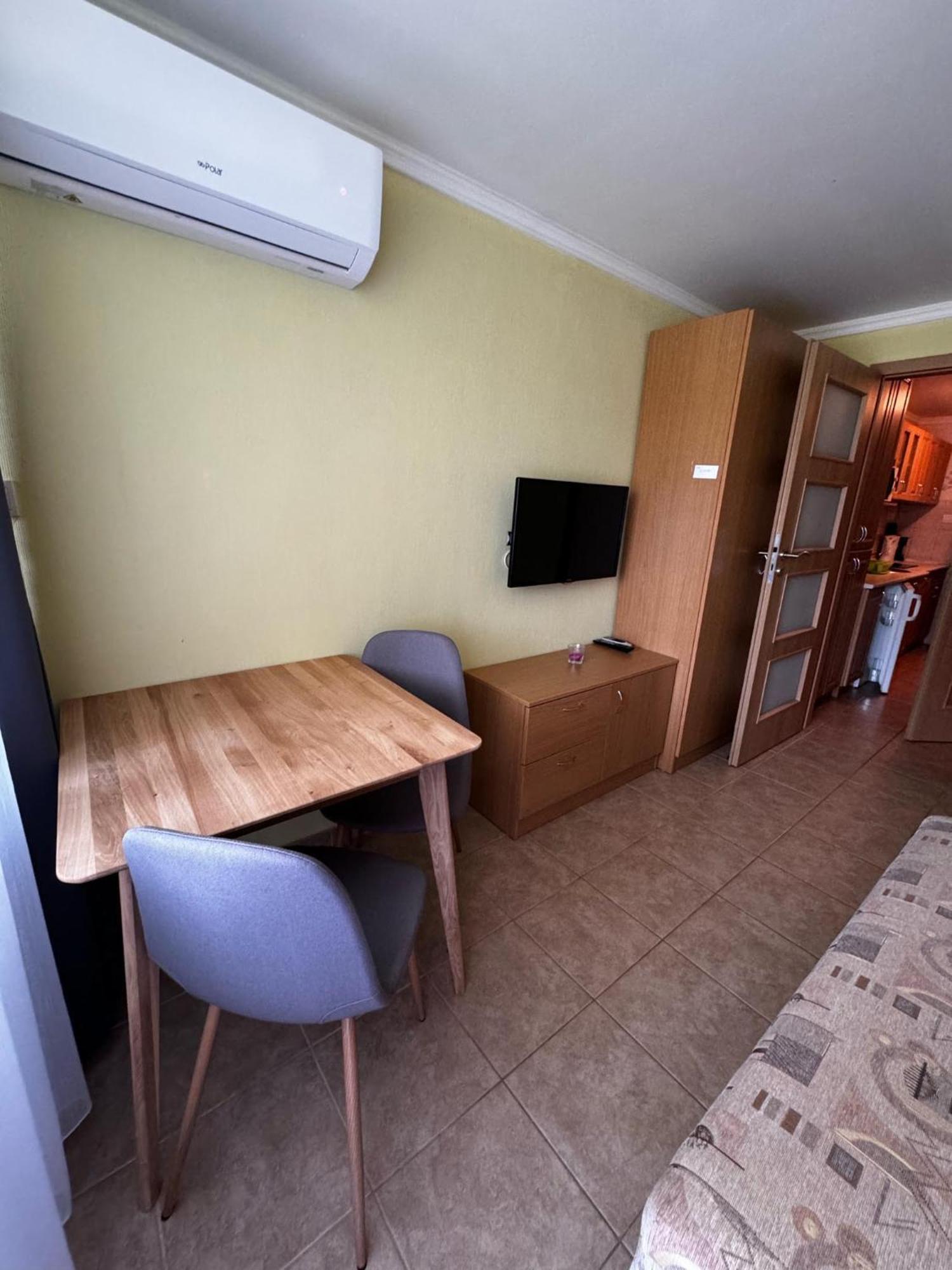 Apartment Aranypart 49-51