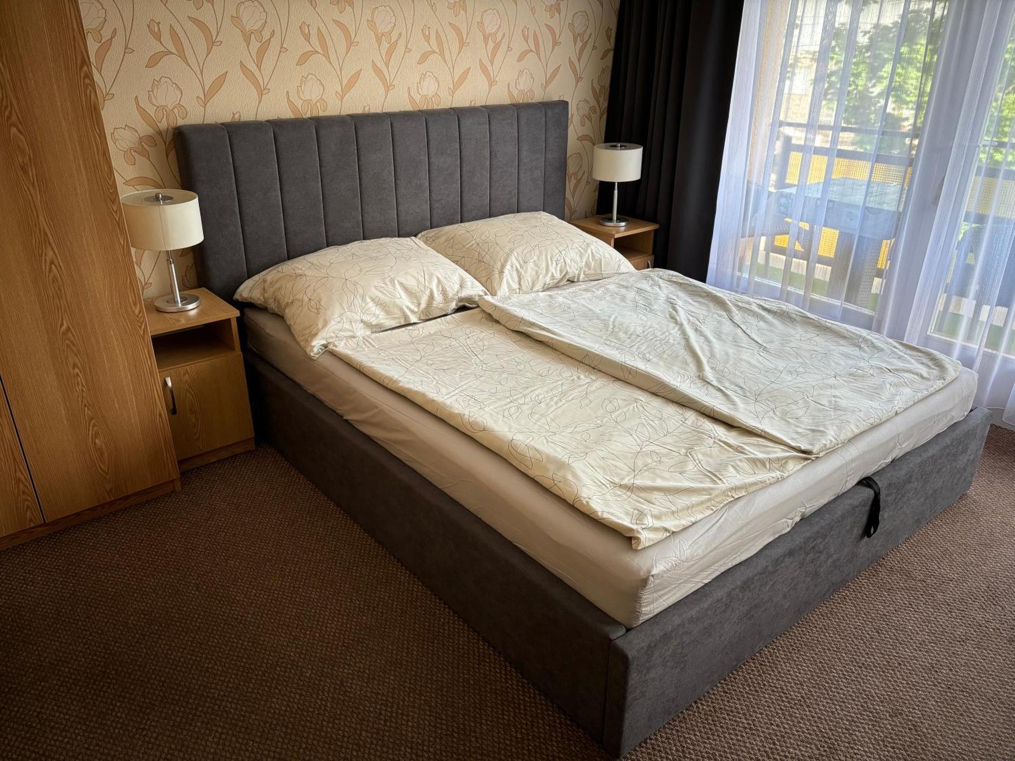 Aranypart 49-51 Apartment Siofok